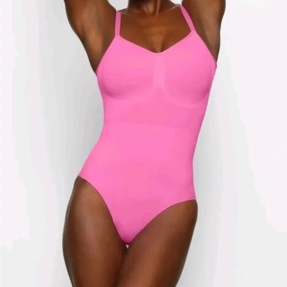SKIMS Pink sculpting brief bodysuit - Picture 2 of 5